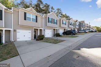 1110 Highwood Ln in East Point, GA - Building Photo - Building Photo