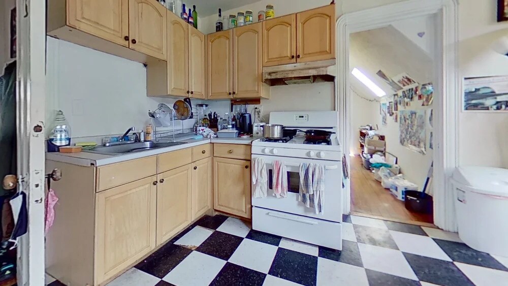 32 Gordon St, Unit 3 in Boston, MA - Building Photo