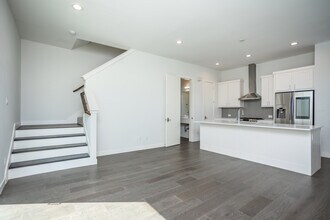 Elysian Heights in Dallas, TX - Building Photo - Interior Photo