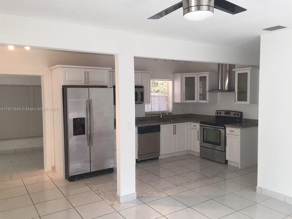 1435 NE 173rd St in North Miami Beach, FL - Building Photo