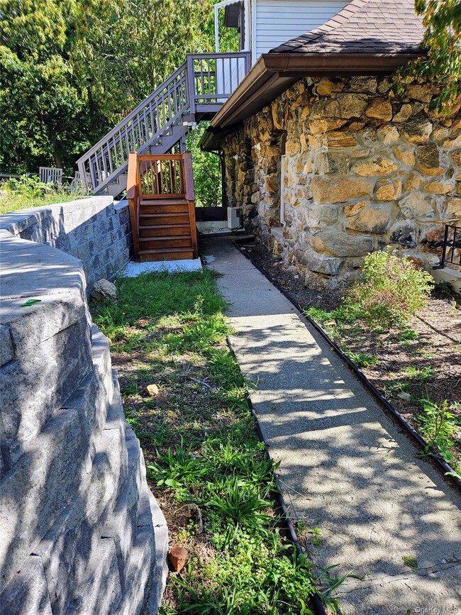 17 Prospect St in Highland Falls, NY - Building Photo - Building Photo