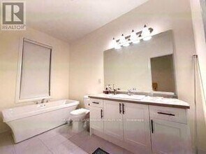 11409 Leslie St in Richmond Hill, ON - Building Photo - Building Photo