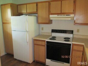 1302 S Hickory Grove Ln in Bloomington, IN - Building Photo - Building Photo