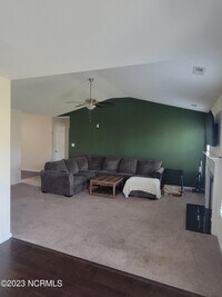 140 Cavalier Dr photo'