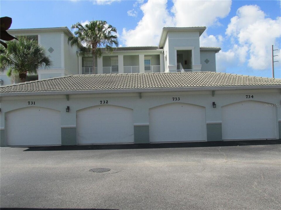 700 Gardens Edge Dr in Venice, FL - Building Photo