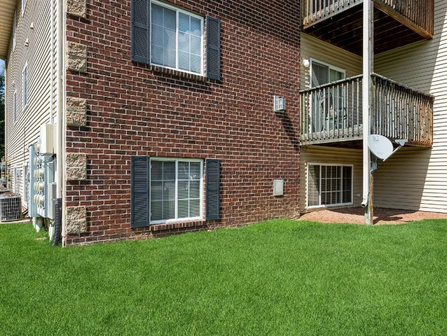 5908 Sutton Pl in Urbandale, IA - Building Photo - Building Photo