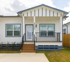 4902 Higgins St in Houston, TX - Building Photo