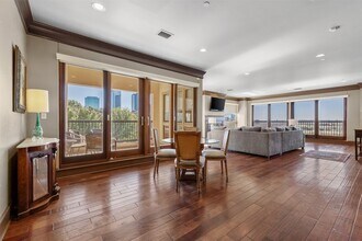 501 Samuels Ave in Fort Worth, TX - Foto de edificio - Building Photo