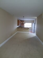 18465 SW Stepping Stone Dr, Unit #3 in Beaverton, OR - Foto de edificio - Building Photo