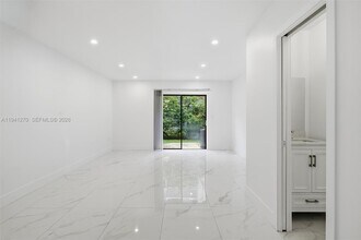 6850 NW 173rd Dr in Hialeah, FL - Building Photo - Building Photo