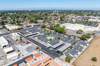 Casa De Dallas Apartments in Madera, CA - Foto de edificio - Building Photo