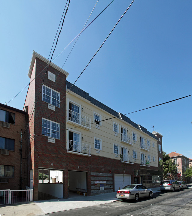 47-05-47-11 104th St in Corona, NY - Building Photo