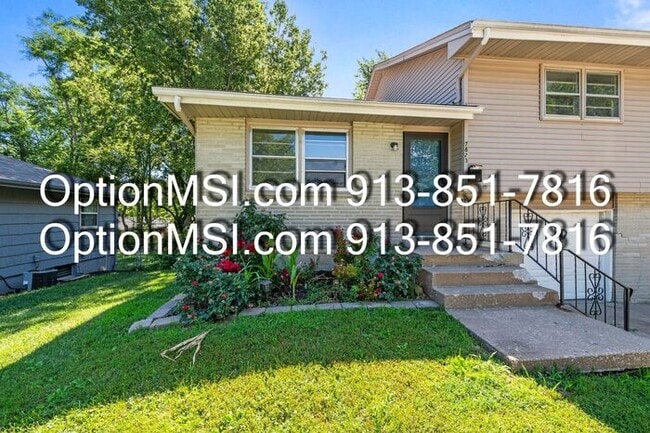 7823 England St in Overland Park, KS - Building Photo - Building Photo