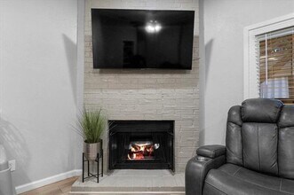 1106 Quail Valley Ln in Arlington, TX - Foto de edificio - Building Photo