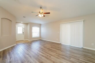 2835 Southampton Dr in Middleburg, FL - Foto de edificio - Building Photo