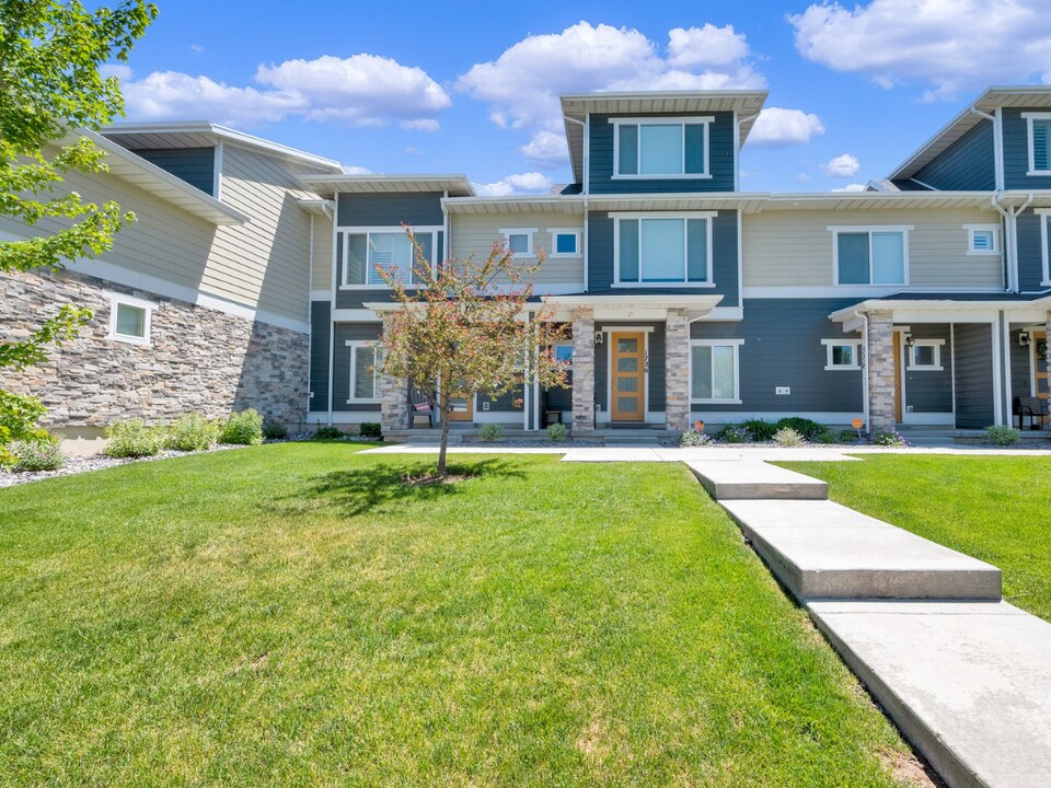 1726 Thira Ln in South Jordan, UT - Building Photo