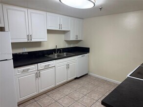 915 NW 1st Ave in Miami, FL - Building Photo - Building Photo