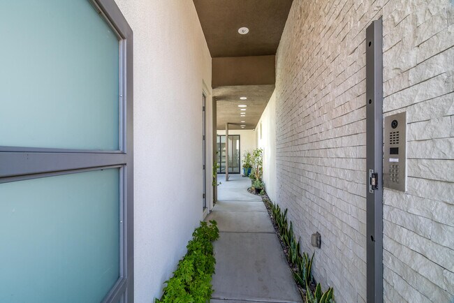 188 Blue Moon Dr in Palm Springs, CA - Building Photo - Building Photo