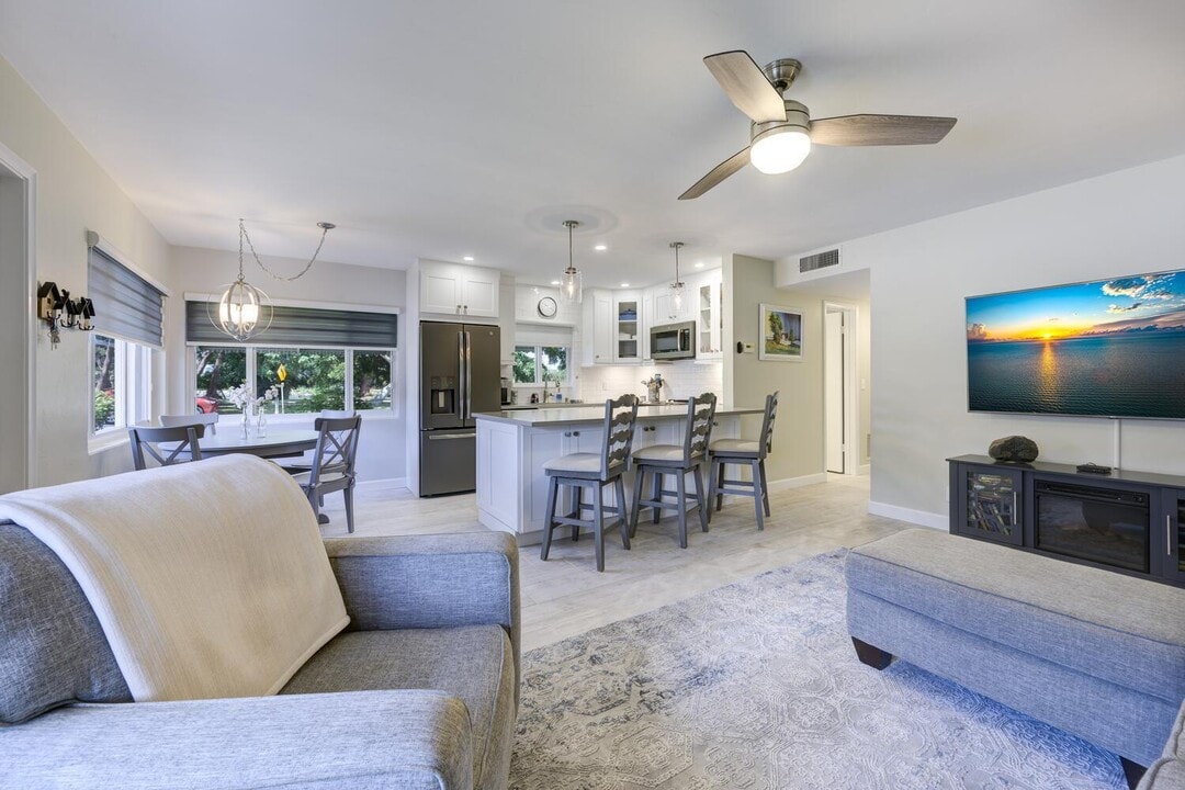 2920 Lake Osborne Dr in Lake Worth Beach, FL - Building Photo