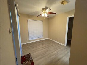 1103 W Castlewood Ave in Friendswood, TX - Building Photo - Building Photo