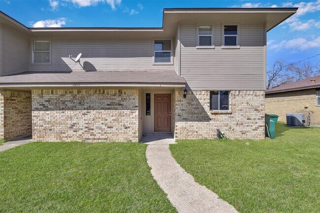 1603 Hazelwood St, Unit A in Conroe, TX - Building Photo - Building Photo