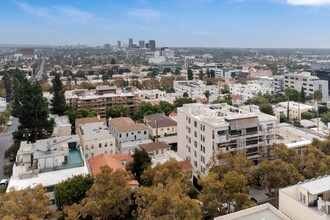 160 N Almont Dr in Beverly Hills, CA - Building Photo - Building Photo