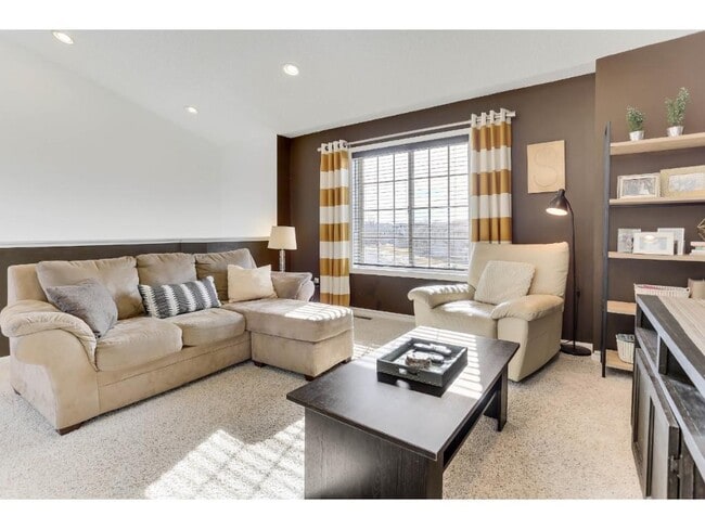 2059 Brittany Ct in Shakopee, MN - Building Photo - Building Photo