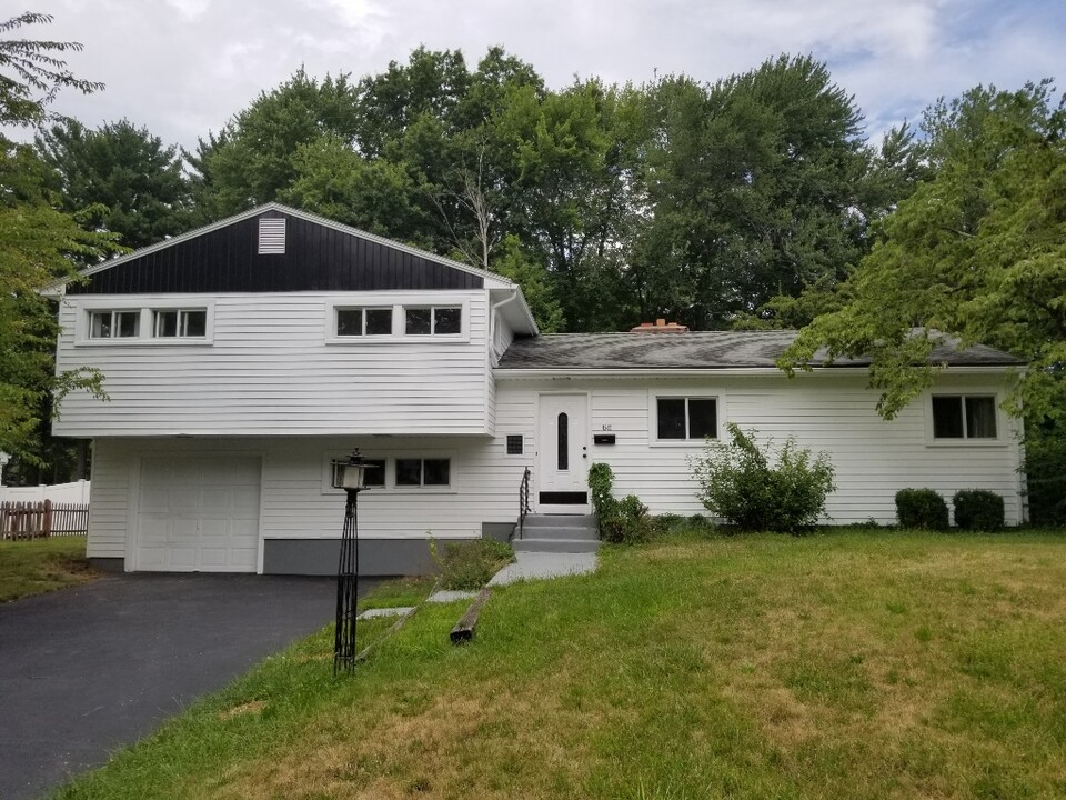 80 Whitehill Dr in West Hartford, CT - Building Photo