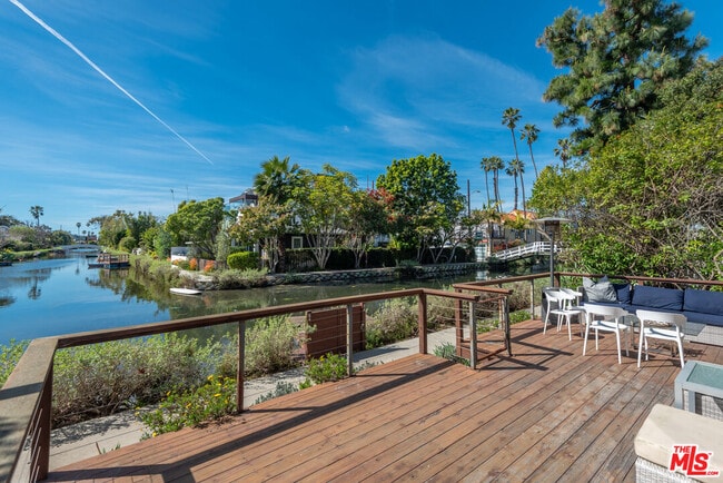 469 Sherman Ave in Los Angeles, CA - Building Photo - Building Photo