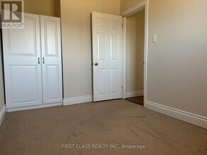 28 Collins Crescent in Aurora, ON - Building Photo - Building Photo