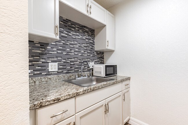 Citrus Oaks Apartments in Orlando, FL - Building Photo - Building Photo