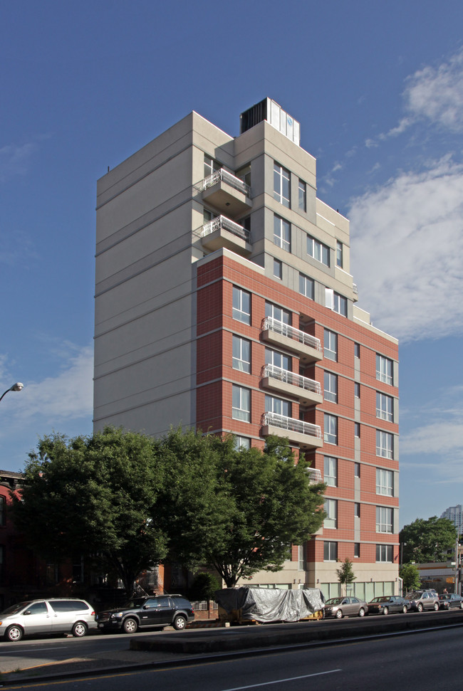 110 Fourth Avenue in Brooklyn, NY - Foto de edificio - Building Photo