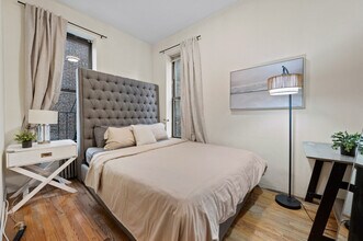 690 9th Ave in New York, NY - Foto de edificio - Building Photo