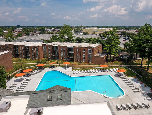 Metro Pointe in Baltimore, MD - Building Photo - Building Photo