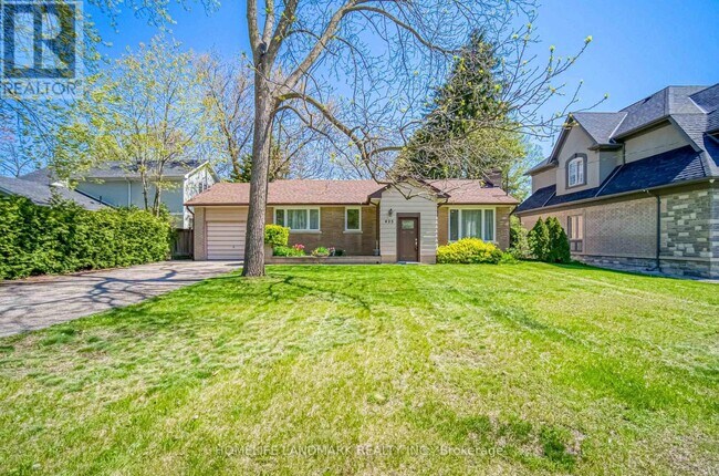 425 Maple Grove Dr in Oakville, ON - Building Photo - Building Photo