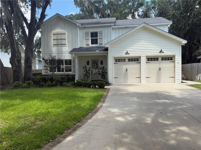 property at 3 Lake View Cottages Ct