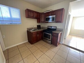 6951 Garden Dr in San Bernardino, CA - Foto de edificio - Building Photo