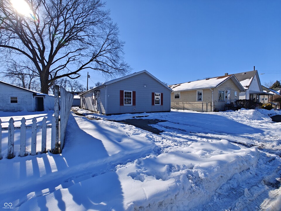 809 Indiana Ave in Shelbyville, IN - Building Photo