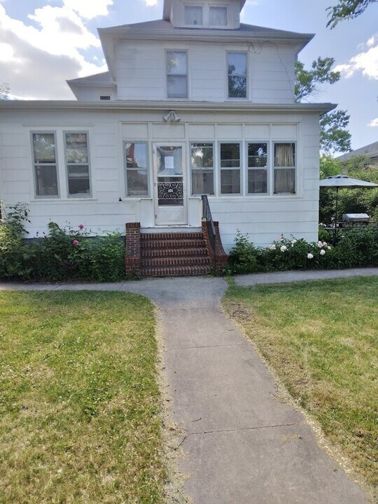 606 7th St N, Unit Two in Fargo, ND - Building Photo