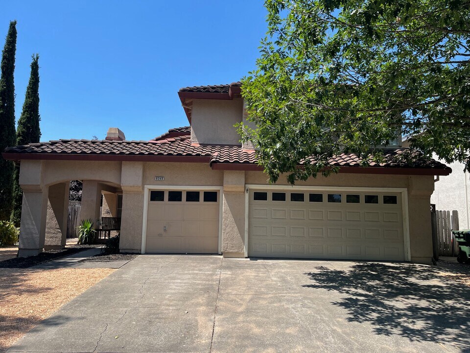 9240 Foxwood Dr in Windsor, CA - Building Photo