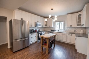 401 S Main St, Unit #7 in Newberg, OR - Building Photo