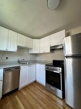 184 Broadway St, Unit #3 in Wakefield, MA - Building Photo - Building Photo