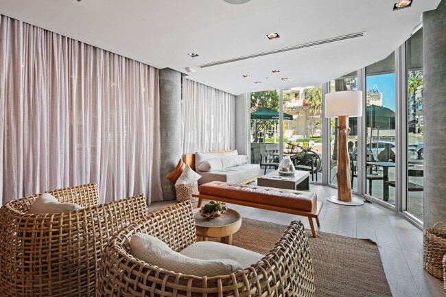 6080 Collins Ave in Miami Beach, FL - Building Photo - Building Photo