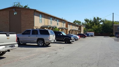 The Palms Apartments in Irving, TX - Building Photo - Building Photo