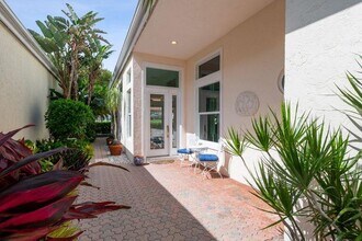119 Coral Cay Dr in Palm Beach Gardens, FL - Building Photo - Building Photo