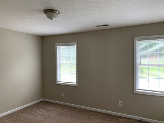 131 Primrose Ln in Lynchburg, VA - Foto de edificio - Building Photo