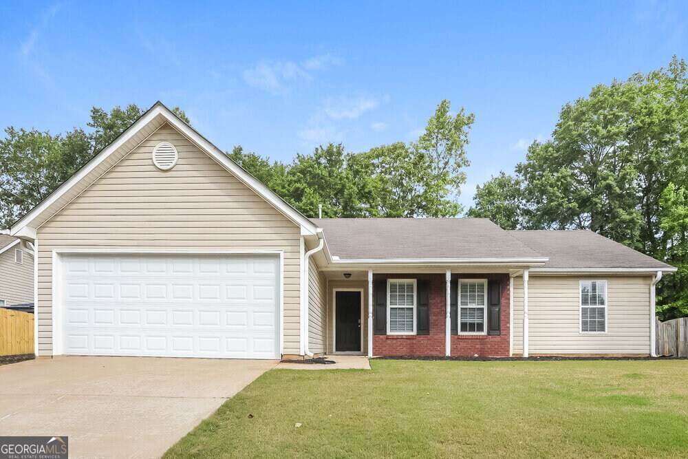 505 Sarah's Ln in Locust Grove, GA - Building Photo