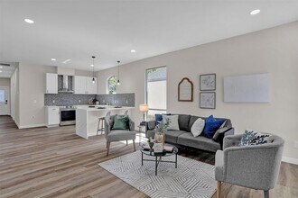 705 E Hanna St in Denison, TX - Foto de edificio - Building Photo