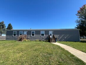 133 Grand River Dr in Adrian, MI - Foto de edificio - Building Photo