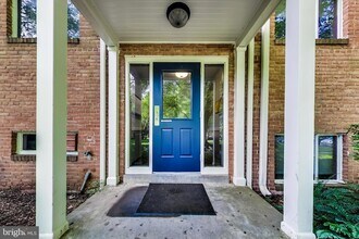 10501 Montrose Ave, Unit 103 in Bethesda, MD - Foto de edificio - Building Photo